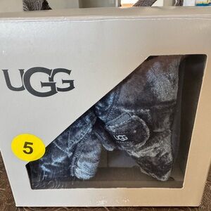 UGG BIXBEE VELVET OCEAN BLUE BABY BOOTIES